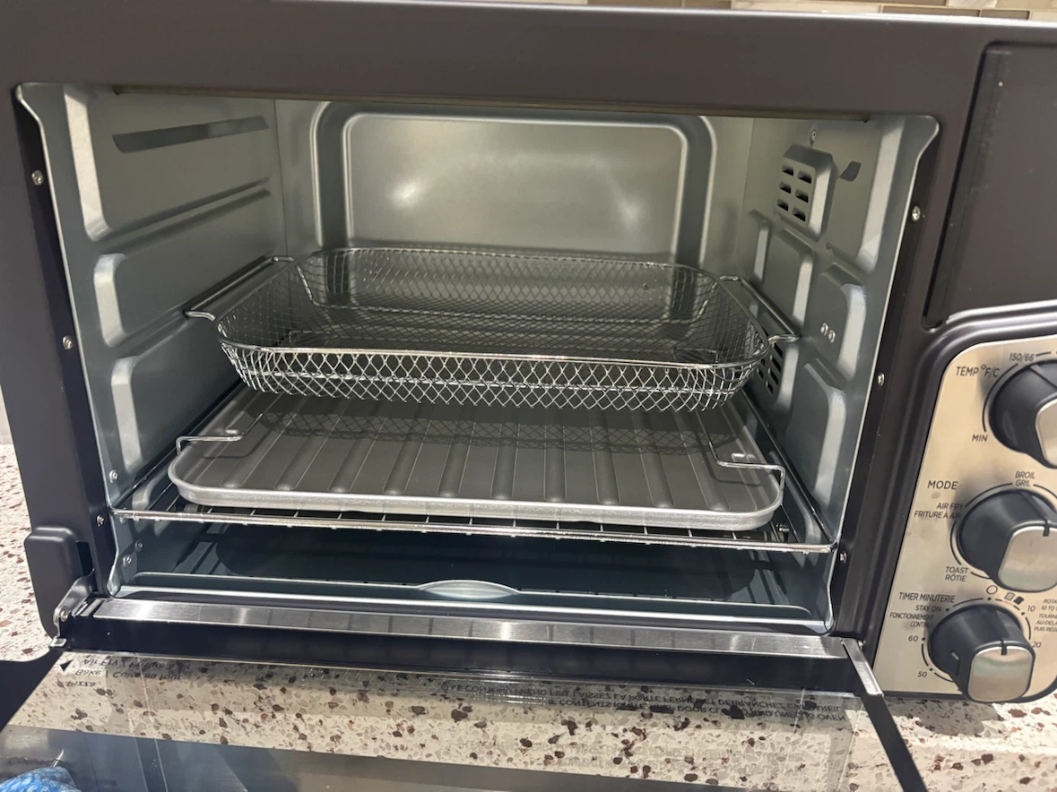 Hamilton Beach Toaster Oven with Air Fry Basket - photo 2