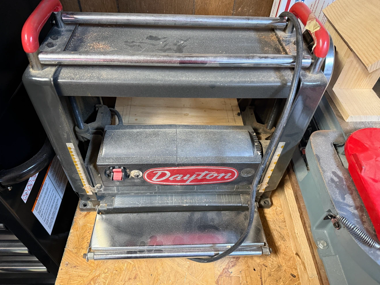 Dayton Benchtop Thickness Planer