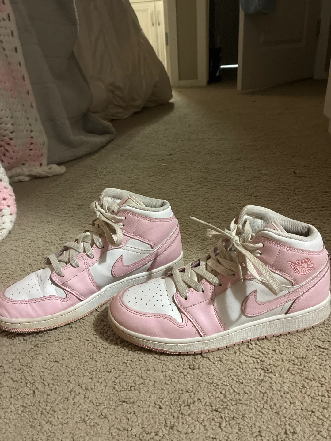Air Jordan 1 Mid SE Pink & White Sneakers