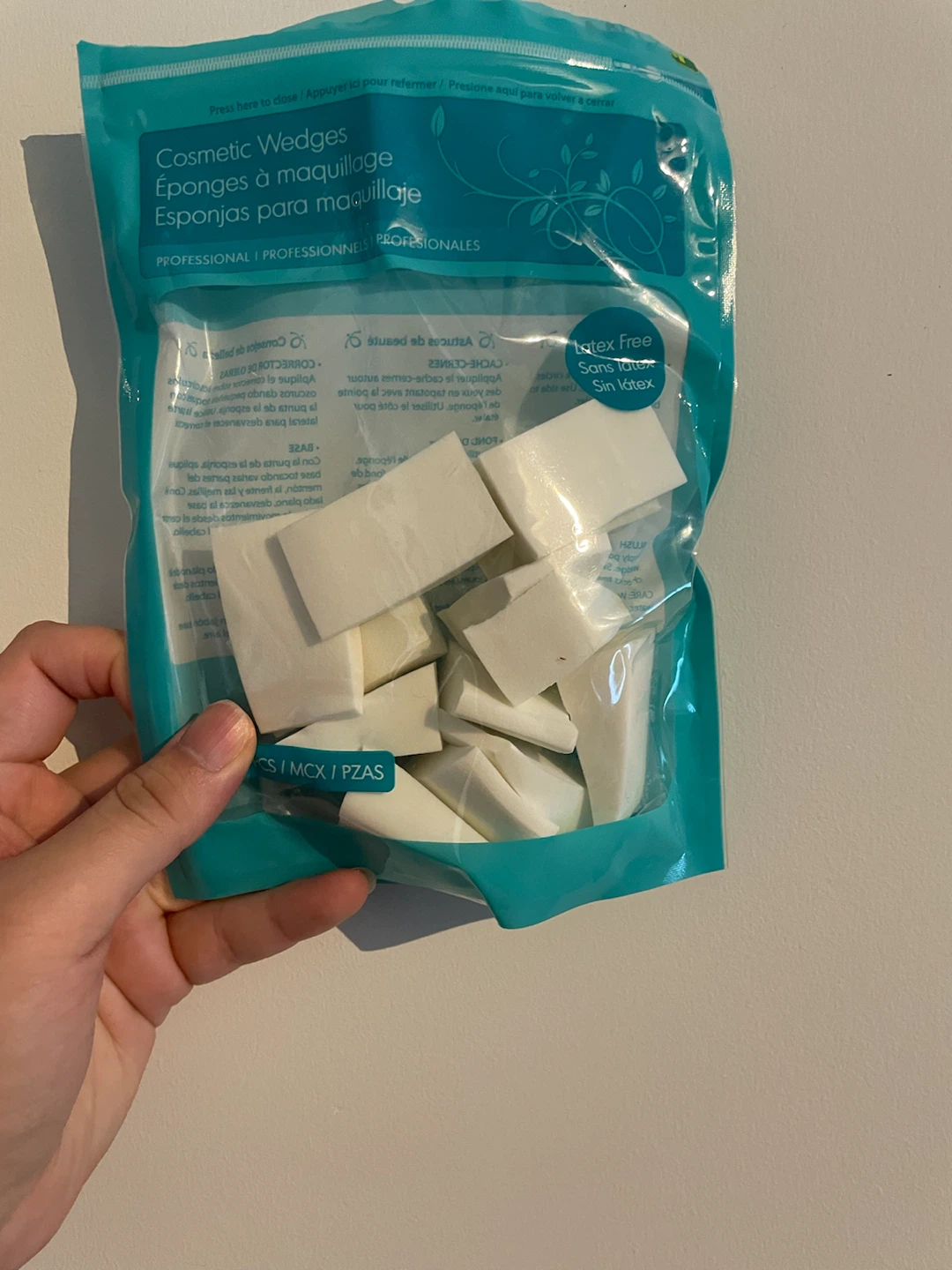 (2)Cosmetic Sponge Wedges - photo 2