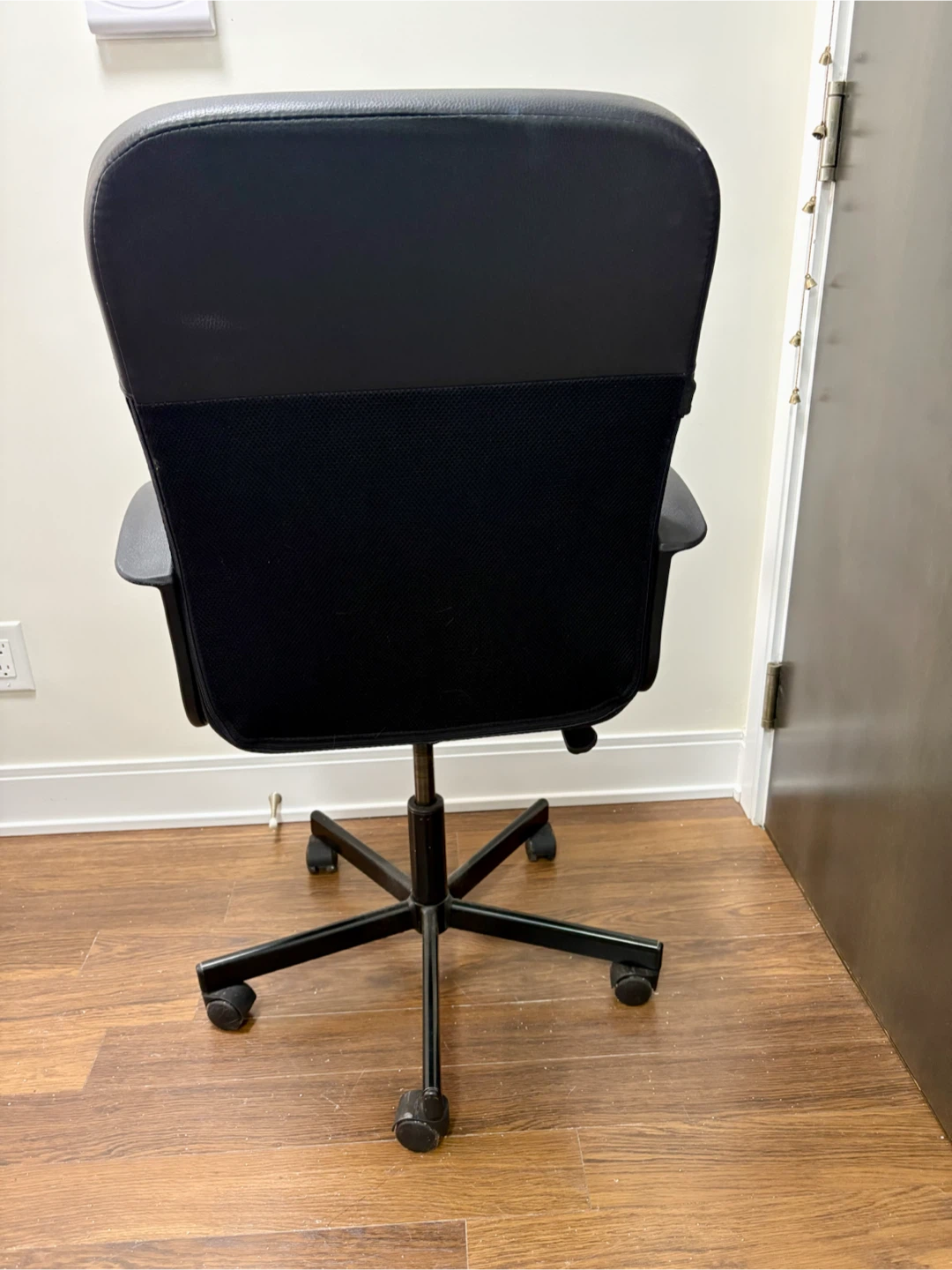 Black Office Chair - photo 3
