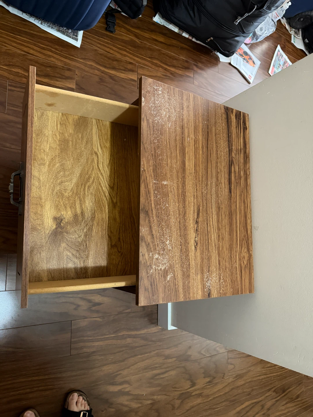 Wood-look 2-drawer nightstand - photo 2