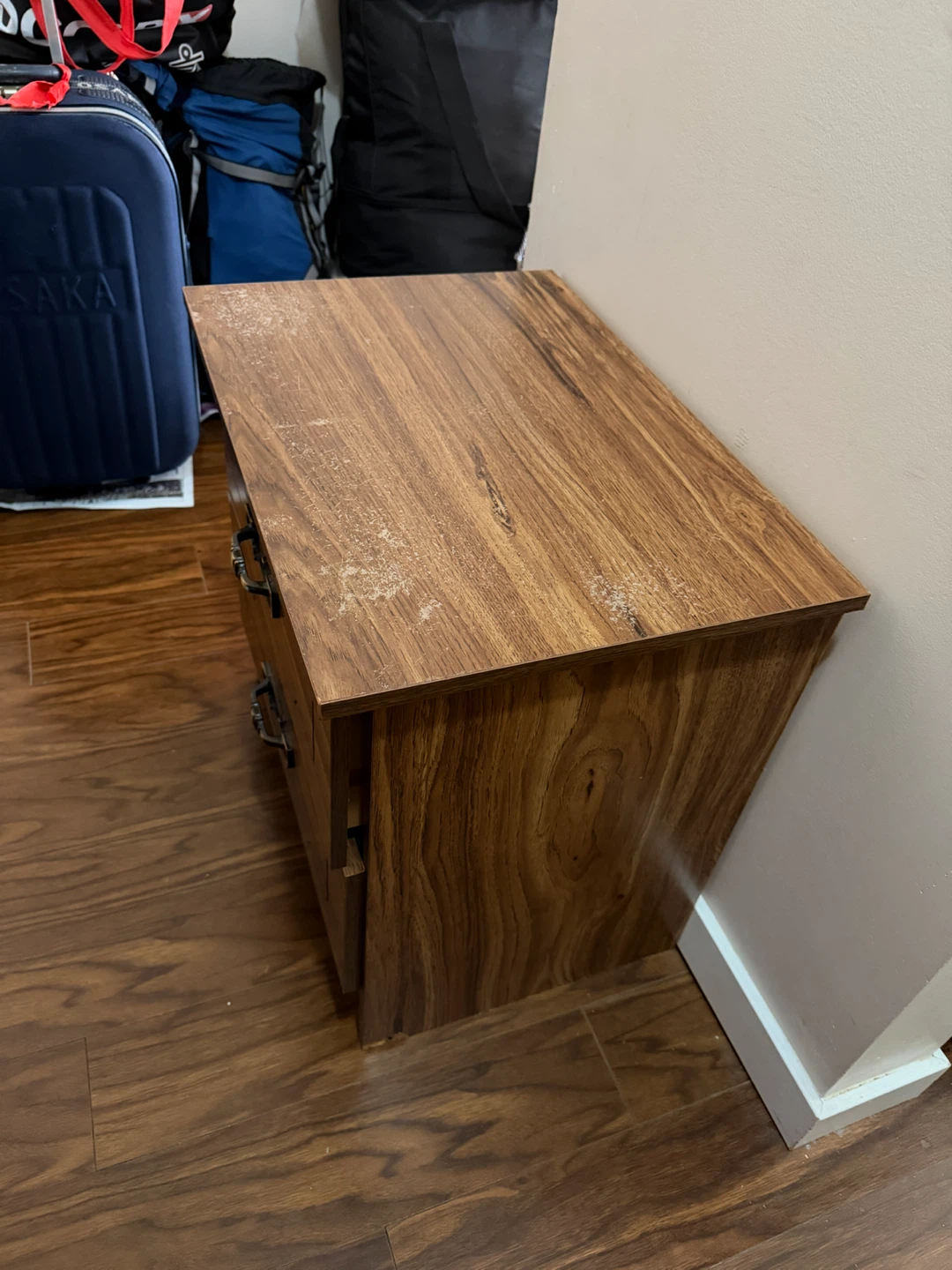 Wood-look 2-drawer nightstand - photo 3