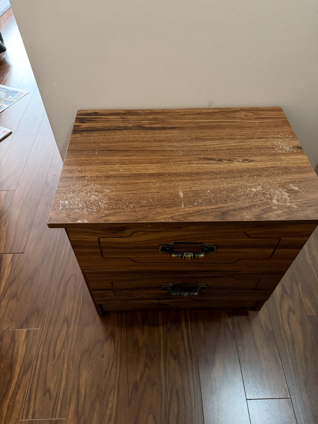 Wood-look 2-drawer nightstand - photo 4