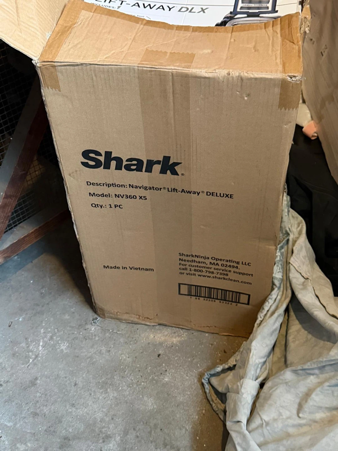 Shark Vacuum - photo 2