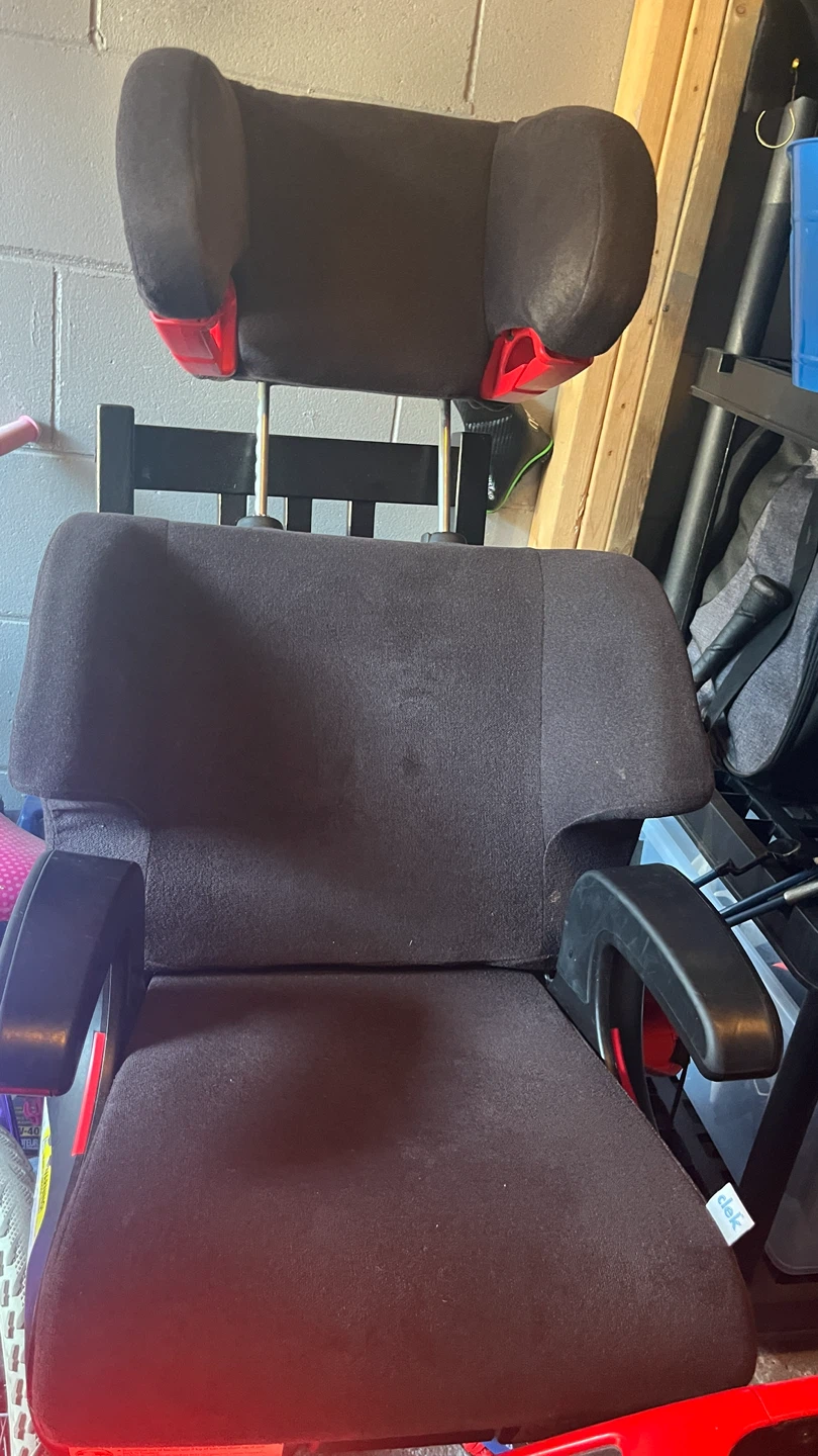 Clek Oobr Booster Car Seat