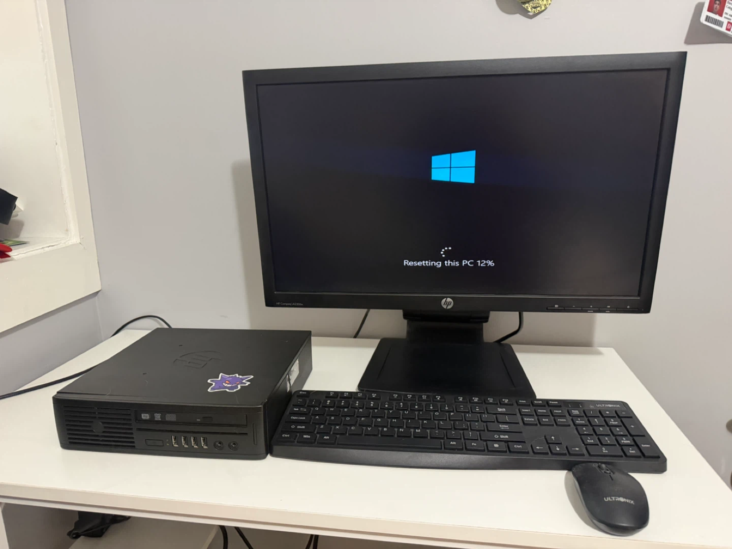 HP Desktop Computer with Monitor, Keyboard, and Mouse - photo 2