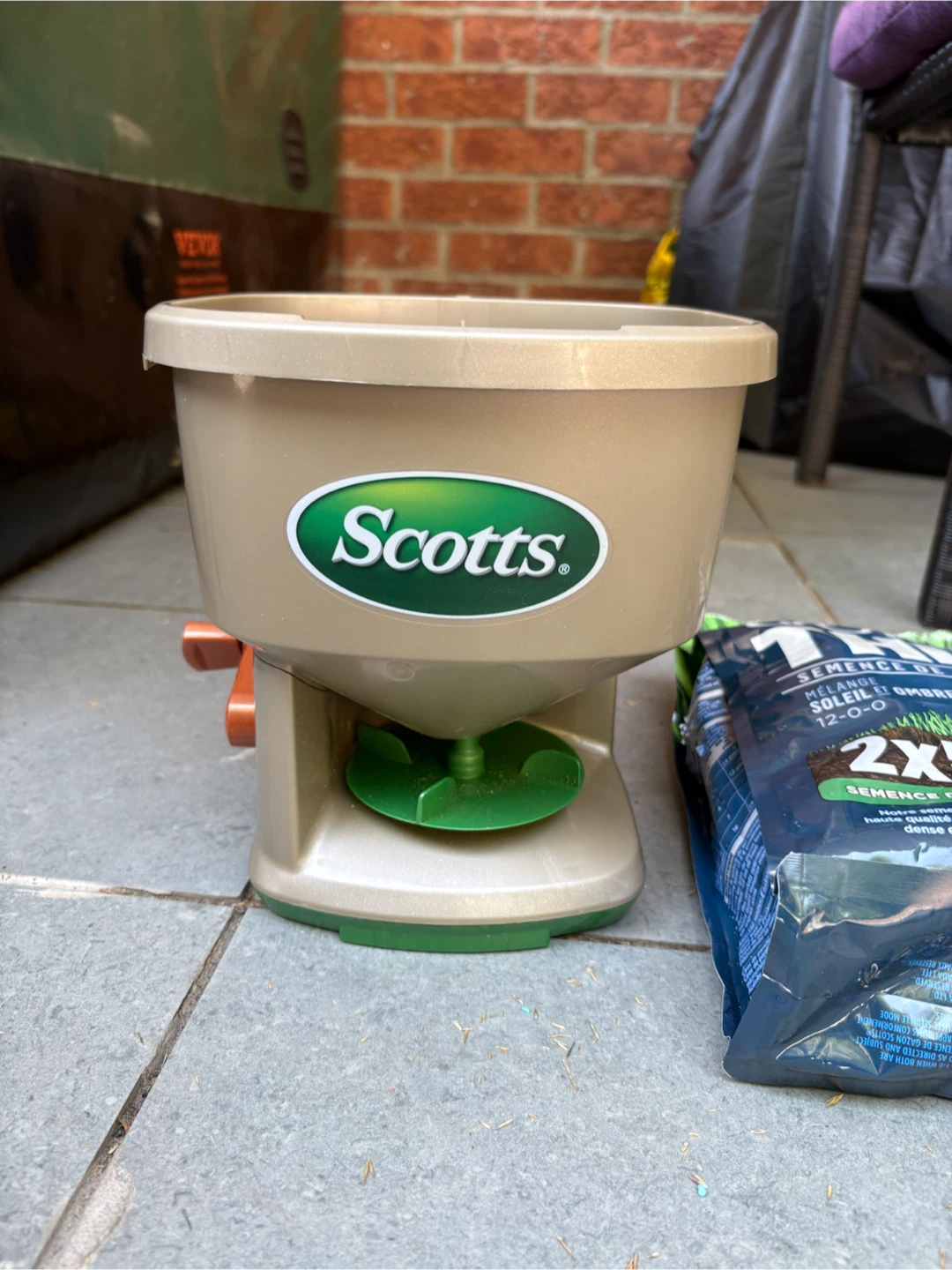 Handheld Seed Spreader + Thick Grass Seed - photo 2