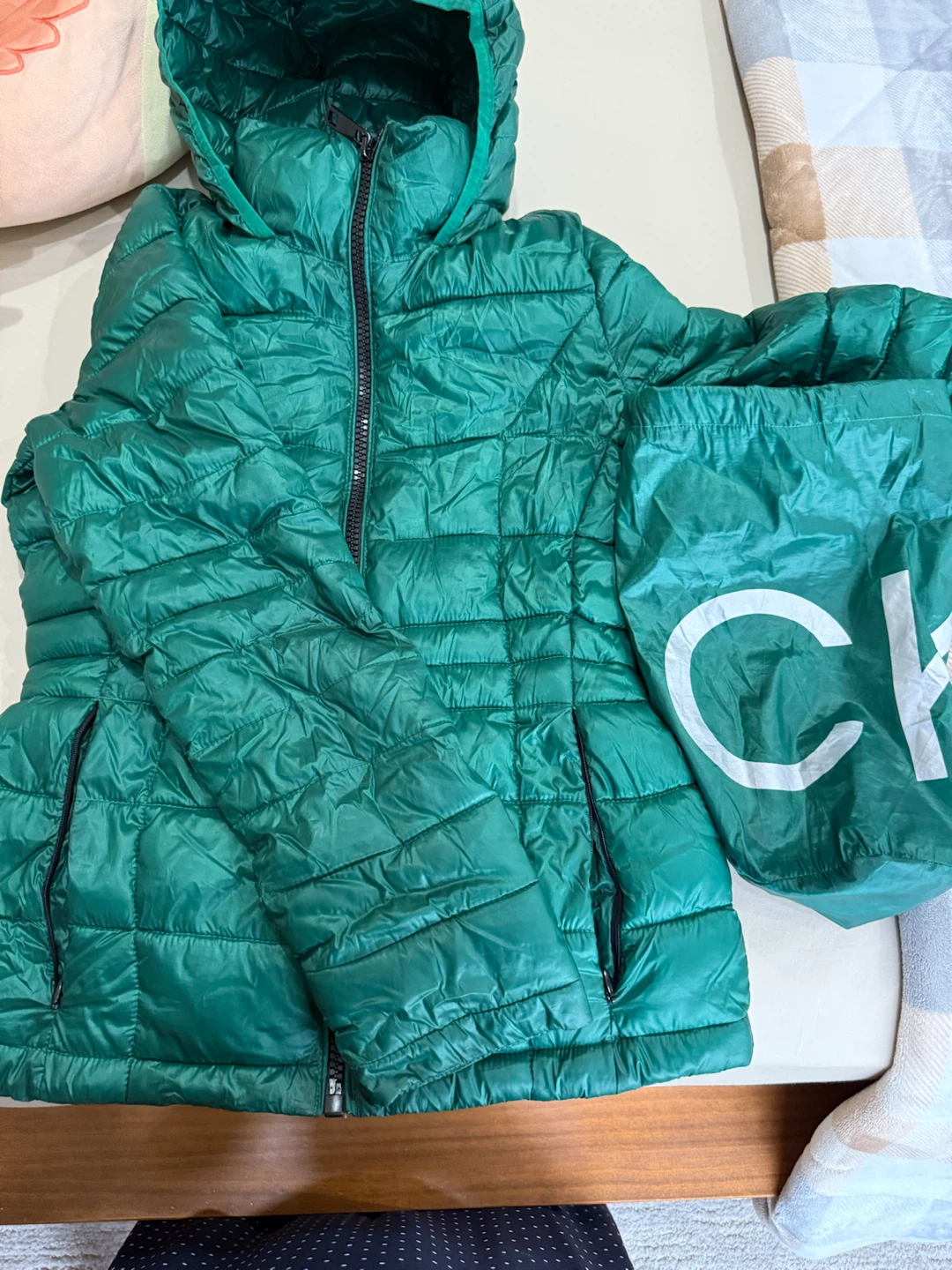Calvin Klein Green Puffer Jacket with Packable Bag - photo 2