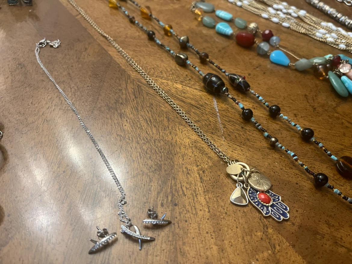 Assorted Costume Jewellery - Necklaces and Bracelets - photo 4