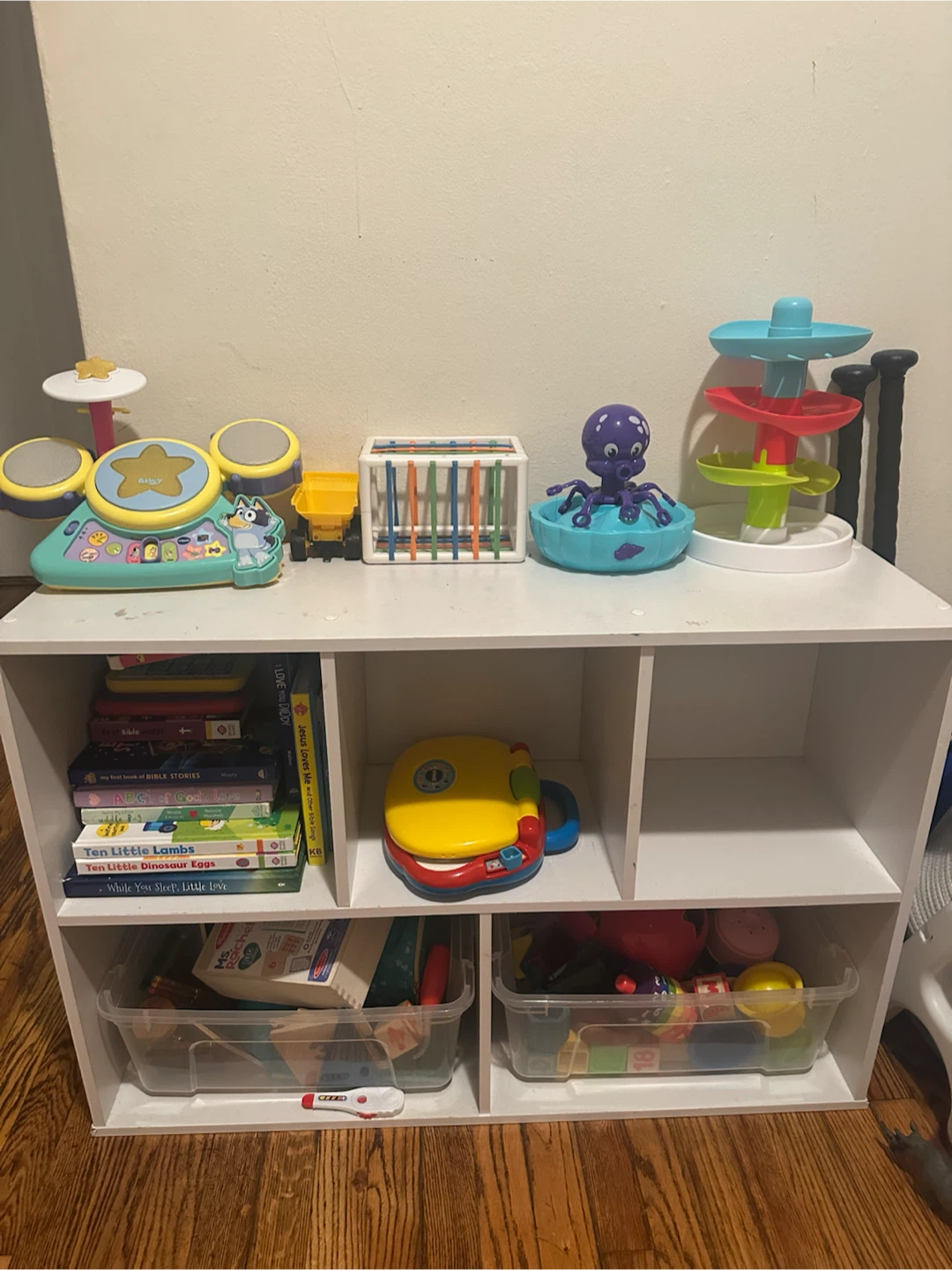 Set of small organizers/shelves