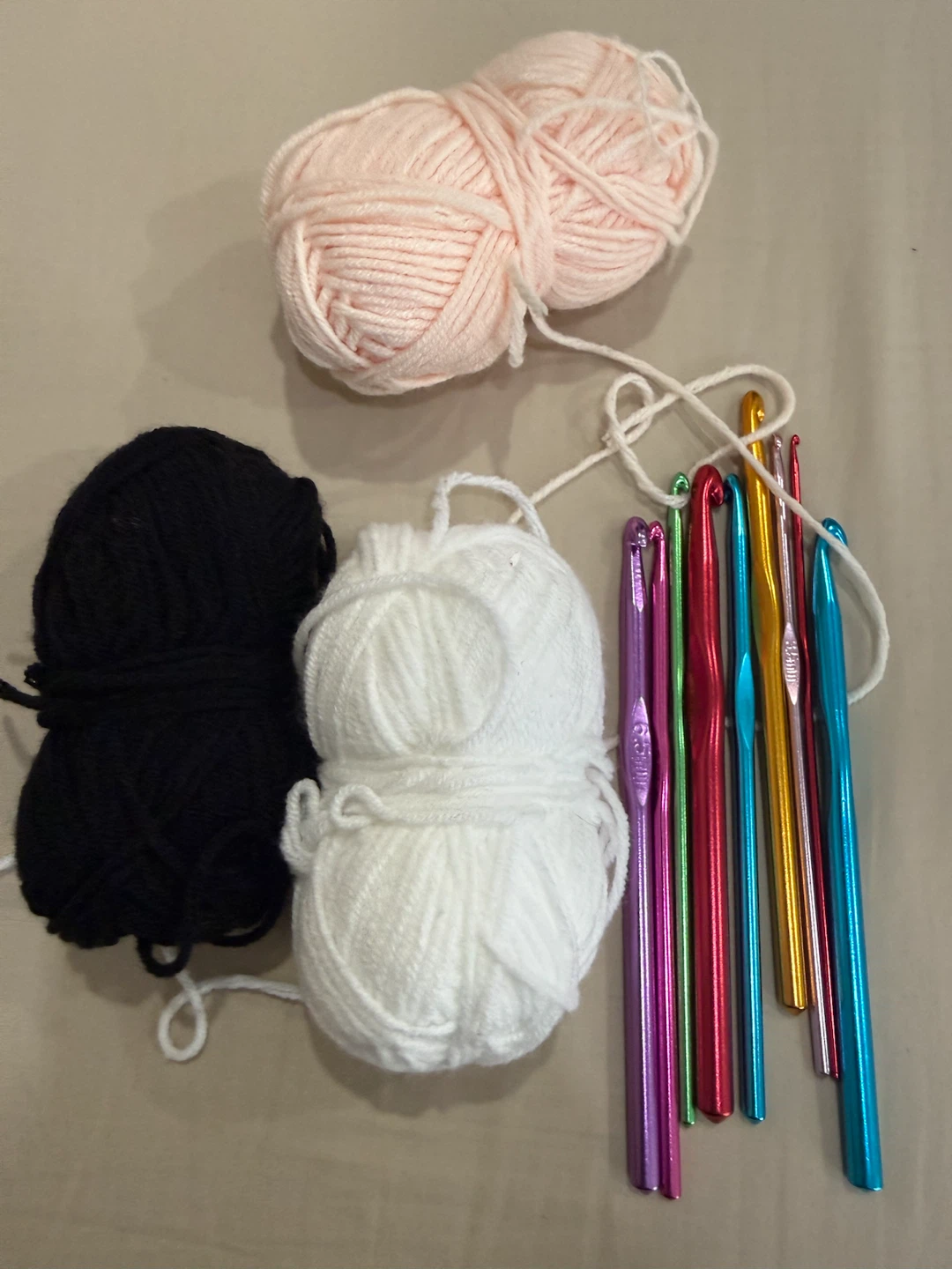 Assorted Crochet Hooks and Yarn Bundle - photo 2