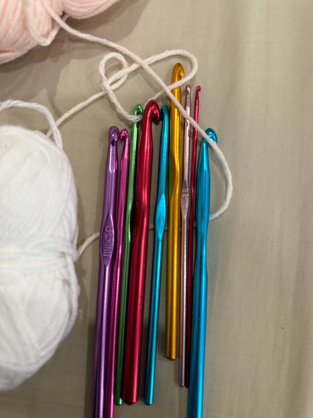 Assorted Crochet Hooks and Yarn Bundle - photo 4