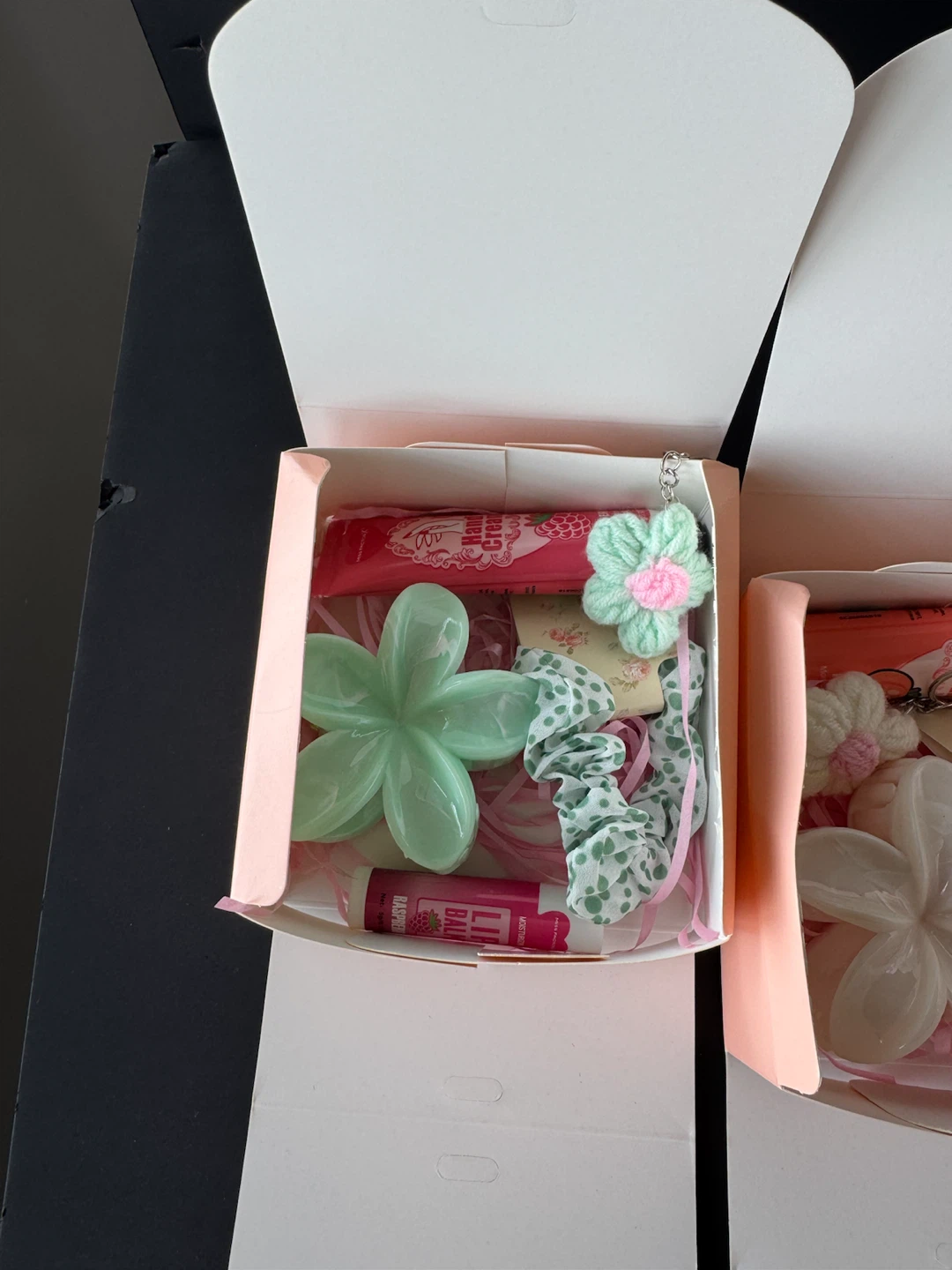 Gift Box Set with Hand Cream and Hair Accessories