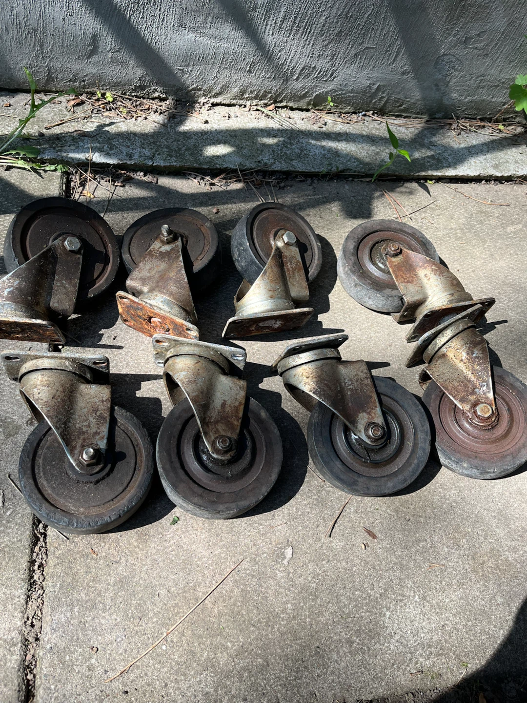 Set of 8 Vintage heavy duty Caster Wheels - photo 2