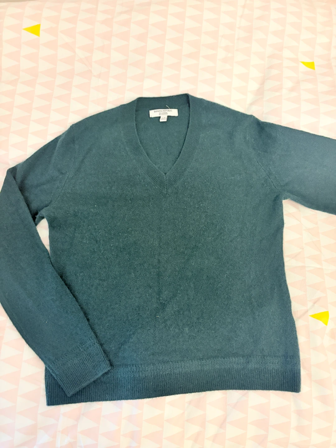 Banana Republic 100% Cashmere V-Neck Sweater