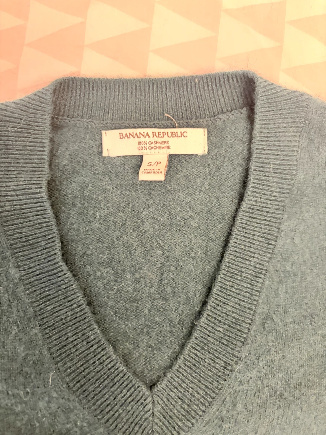 Banana Republic 100% Cashmere V-Neck Sweater - photo 2
