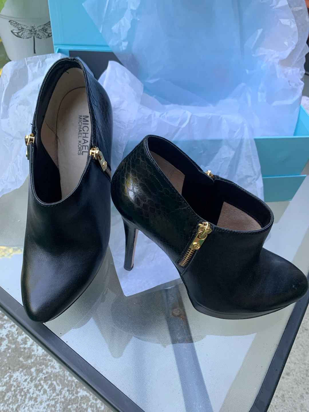 Michael Kors Black Leather Ankle Boots - photo 2