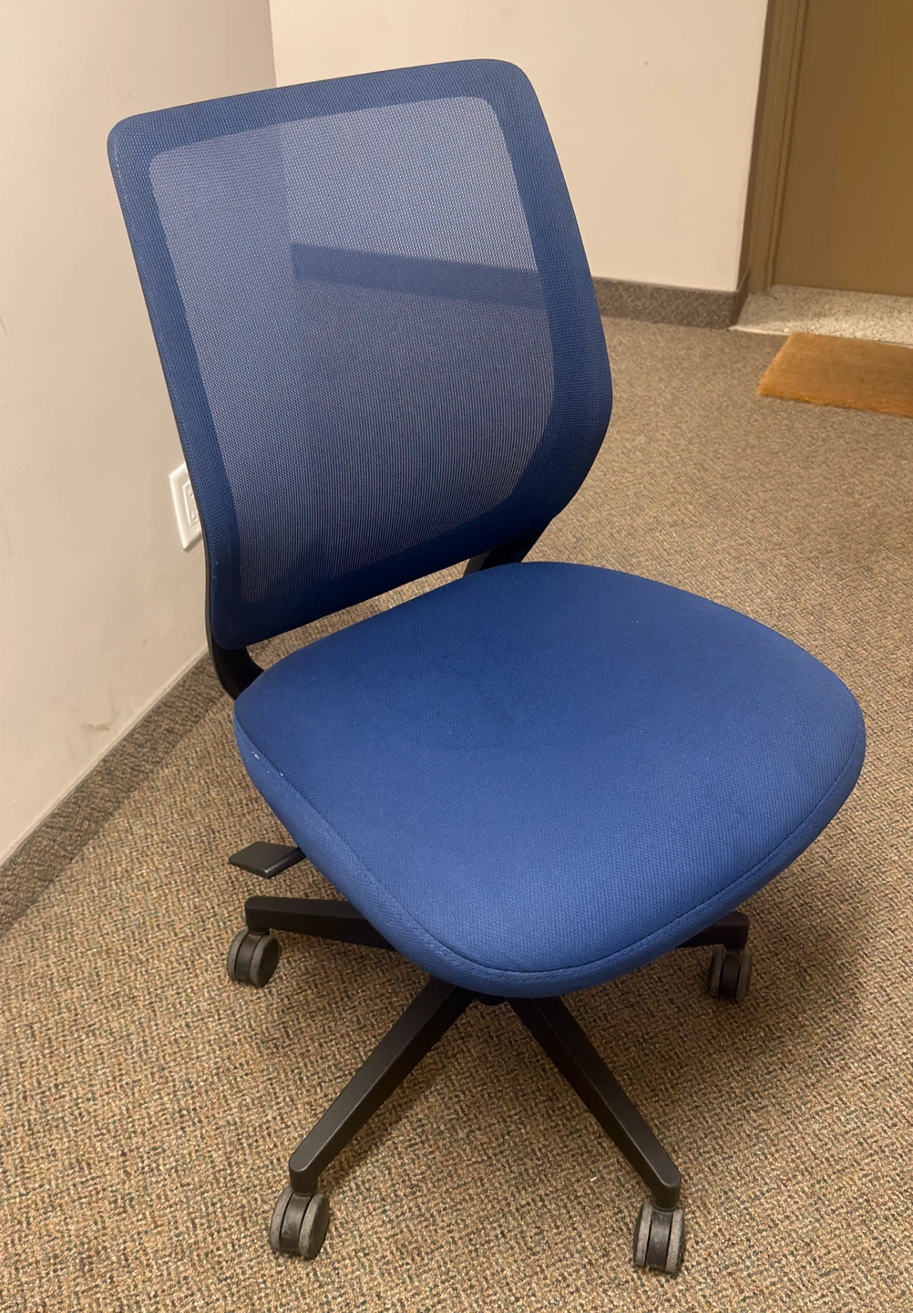Blue Mesh Office Desk Chair | Adjustable Swivel