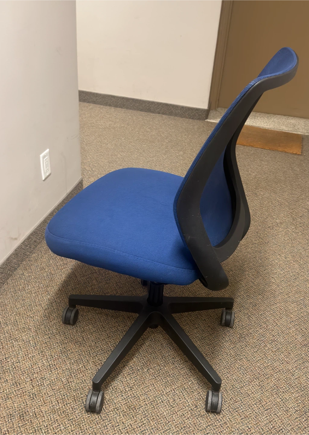 Blue Mesh Office Desk Chair | Adjustable Swivel - photo 4