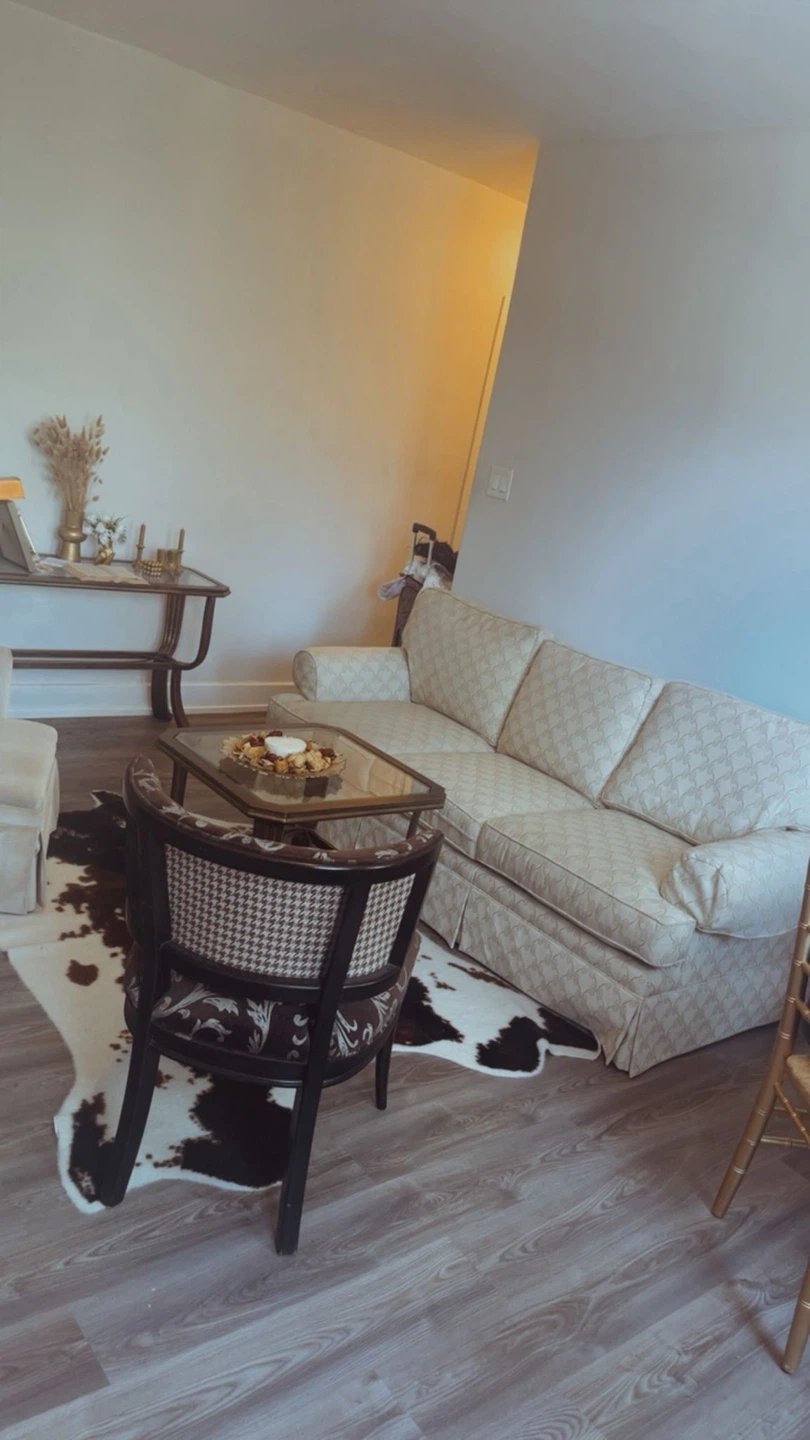 Cream  Sofa - Moving sale - ( everything n the pictures must go)