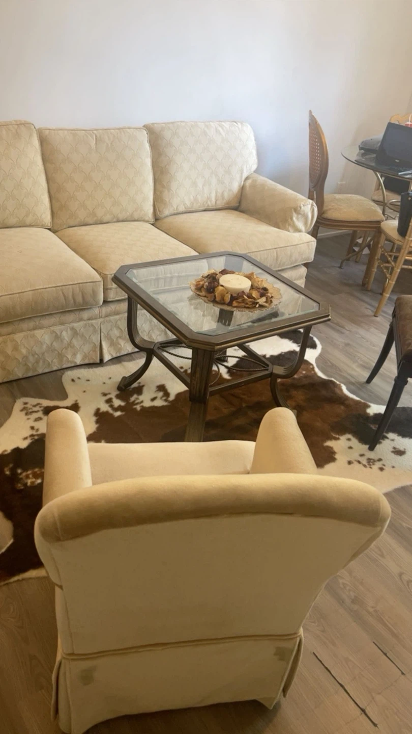 Cream  Sofa - Moving sale - ( everything n the pictures must go) - photo 2