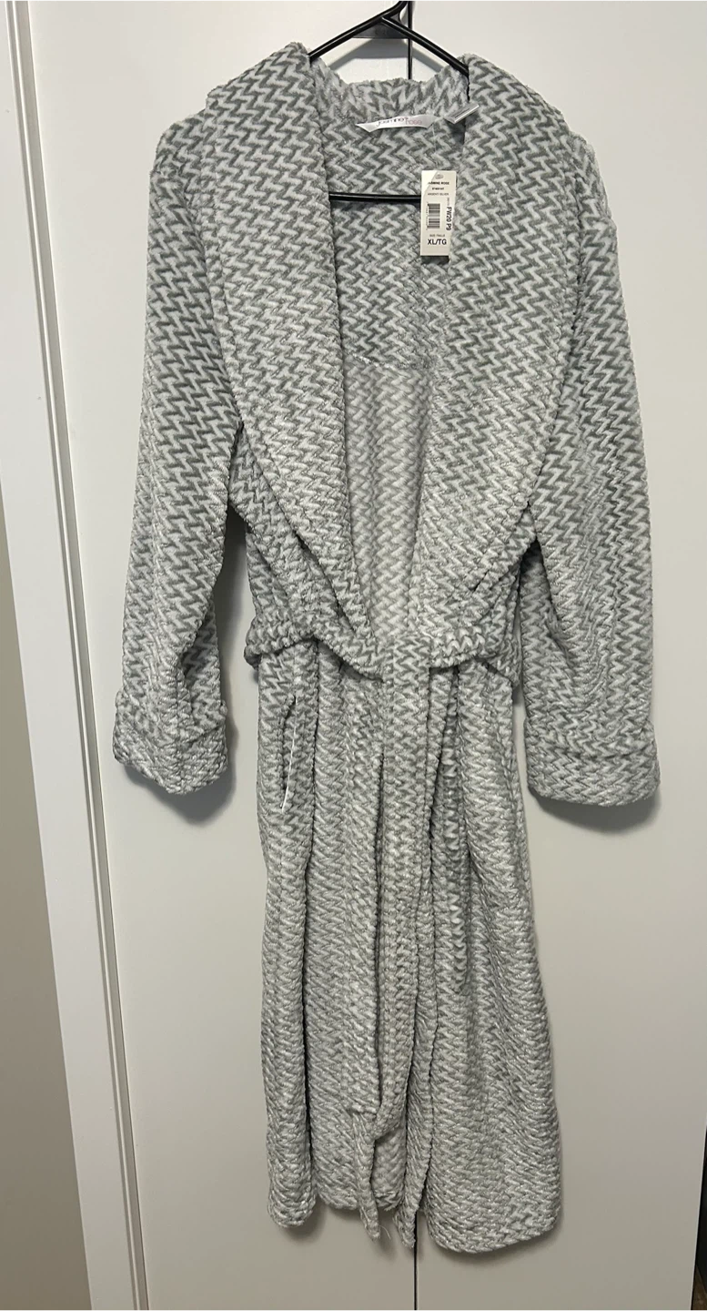 BNWT Jasmine Rose Robe  Size XL