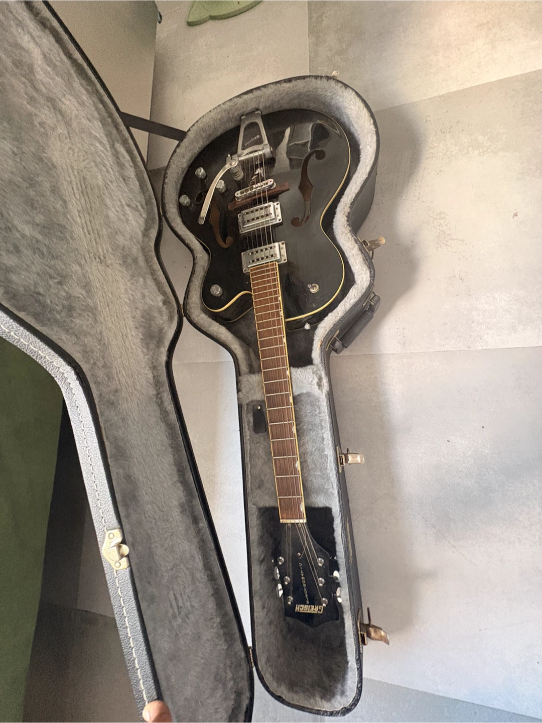 Black Gretsch G5120 with case and display rack - photo 2