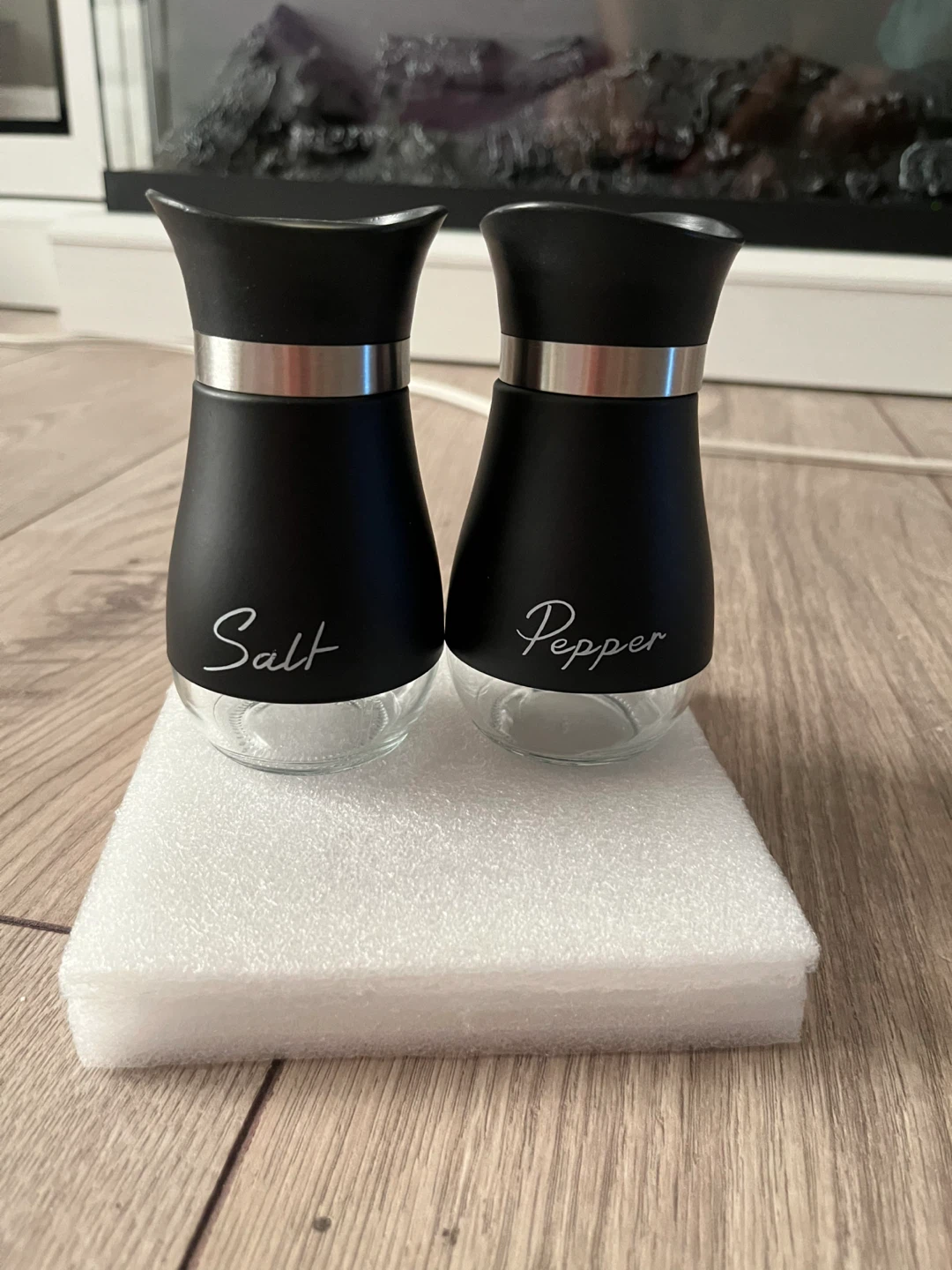 Salt and Pepper Shaker Set - Black - photo 2