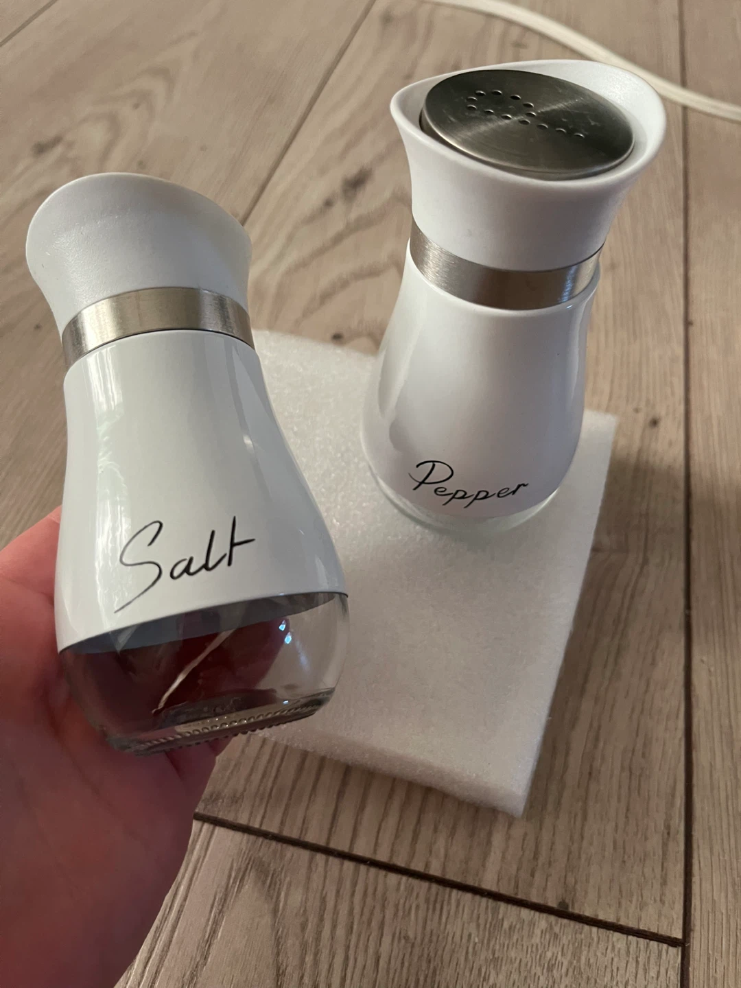 Salt and Pepper Shakers Set - photo 2