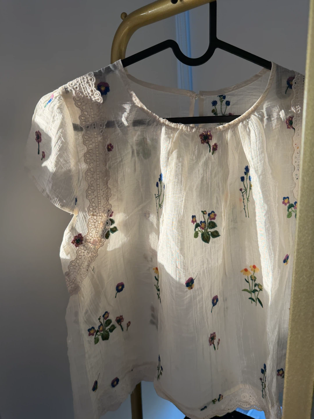 Tops for Sale ✨ Soft & Feminine Pieces - photo 3