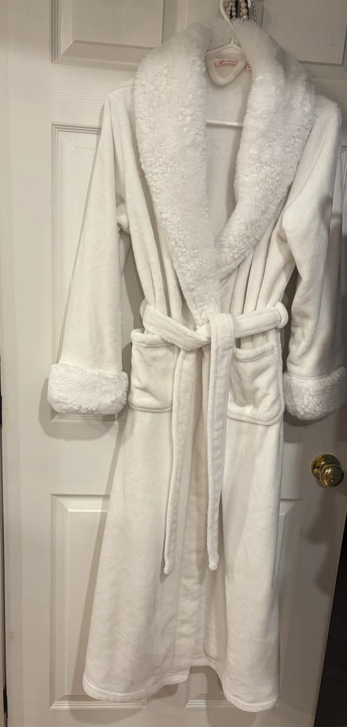 La Vie en Rose White Fleece Robe M/M