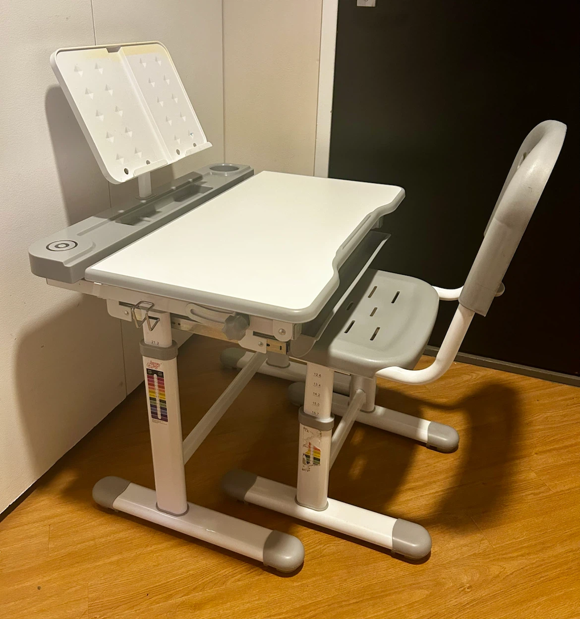 Kids Adjustable Desk and Chair Set