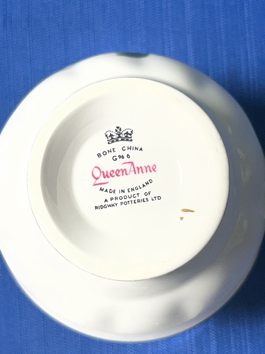 Queen Anne Bone China Teacup and Saucer Set - photo 4