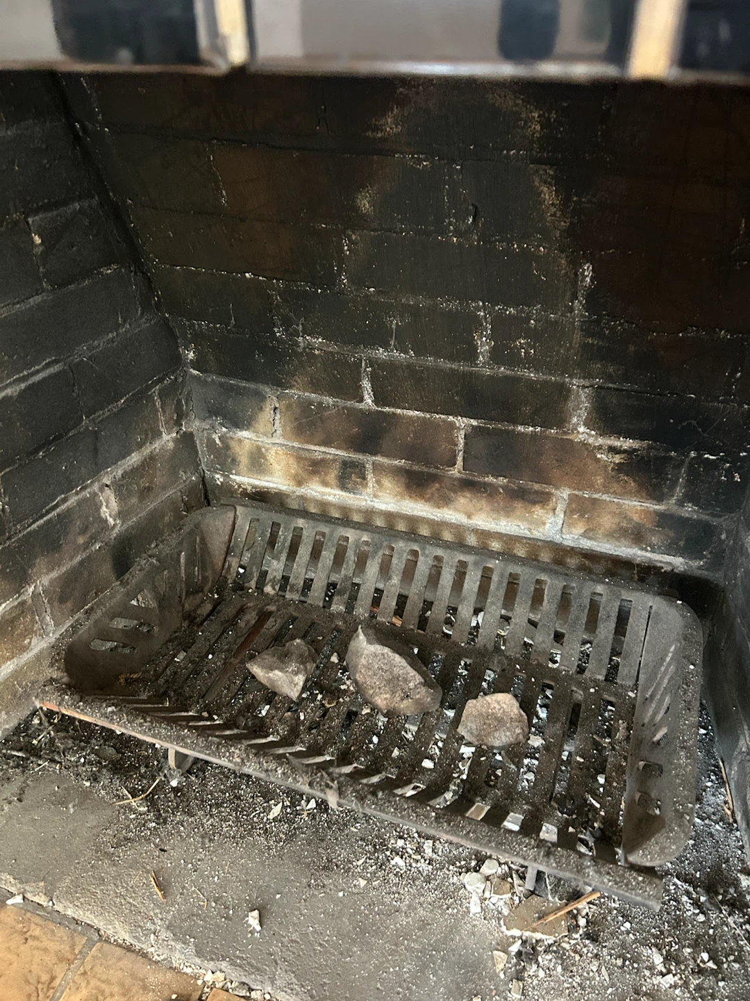 Metal Fireplace Grate with Ash Pan