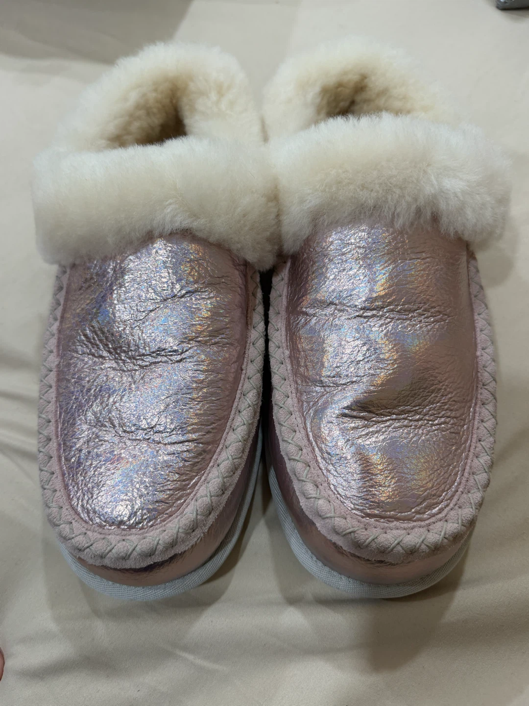 Manitobah Mukluks Pink Metallic Suede Slippers
