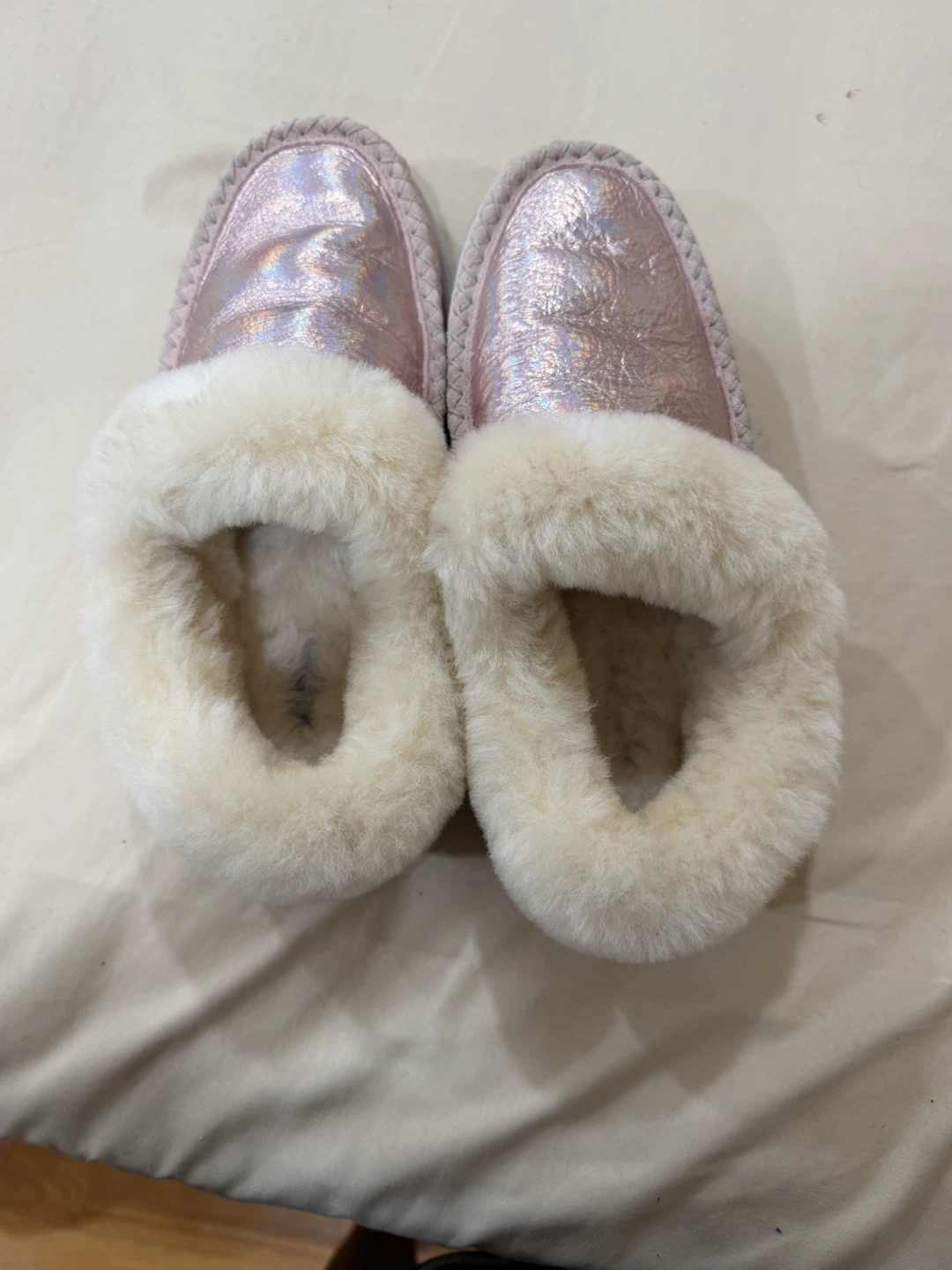 Manitobah Mukluks Pink Metallic Suede Slippers - photo 2