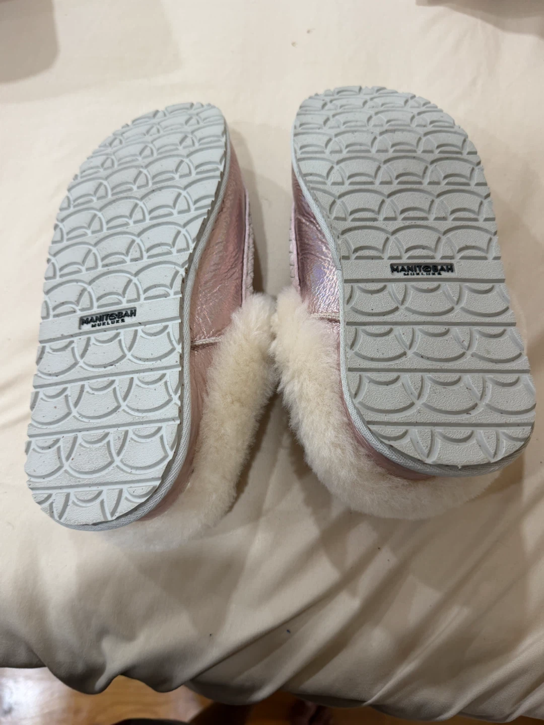 Manitobah Mukluks Pink Metallic Suede Slippers - photo 3