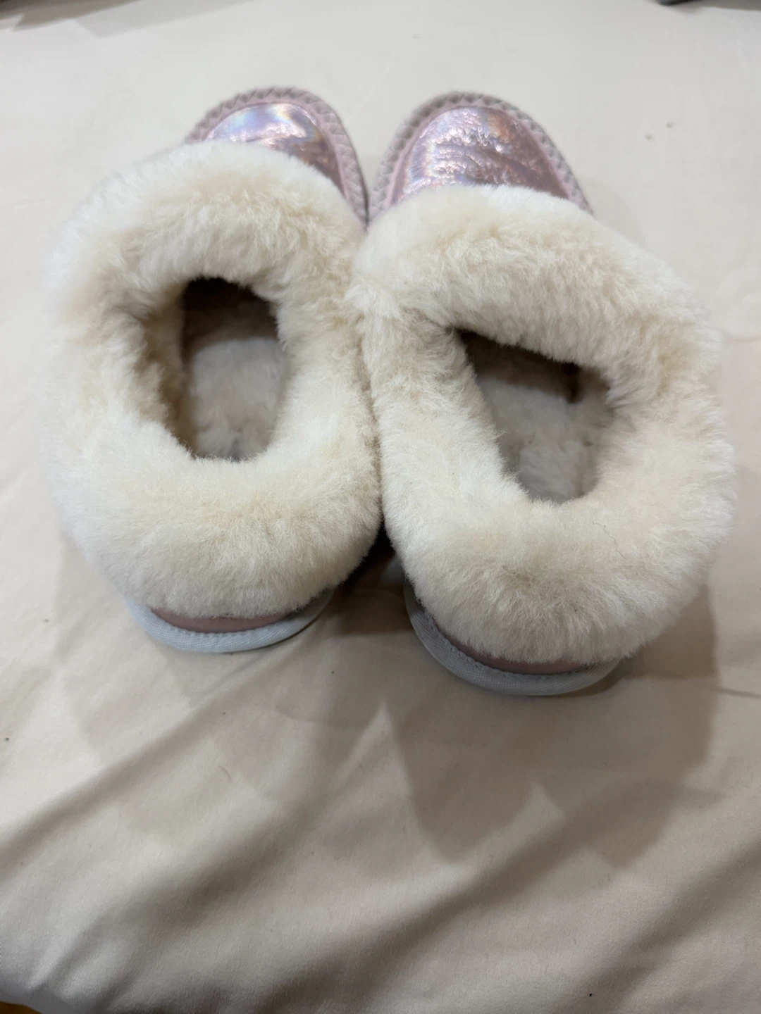 Manitobah Mukluks Pink Metallic Suede Slippers - photo 4