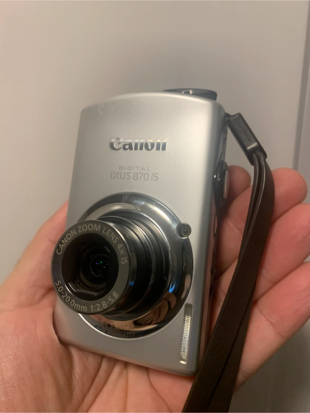 Canon IXUS 870 IS Digital Camera