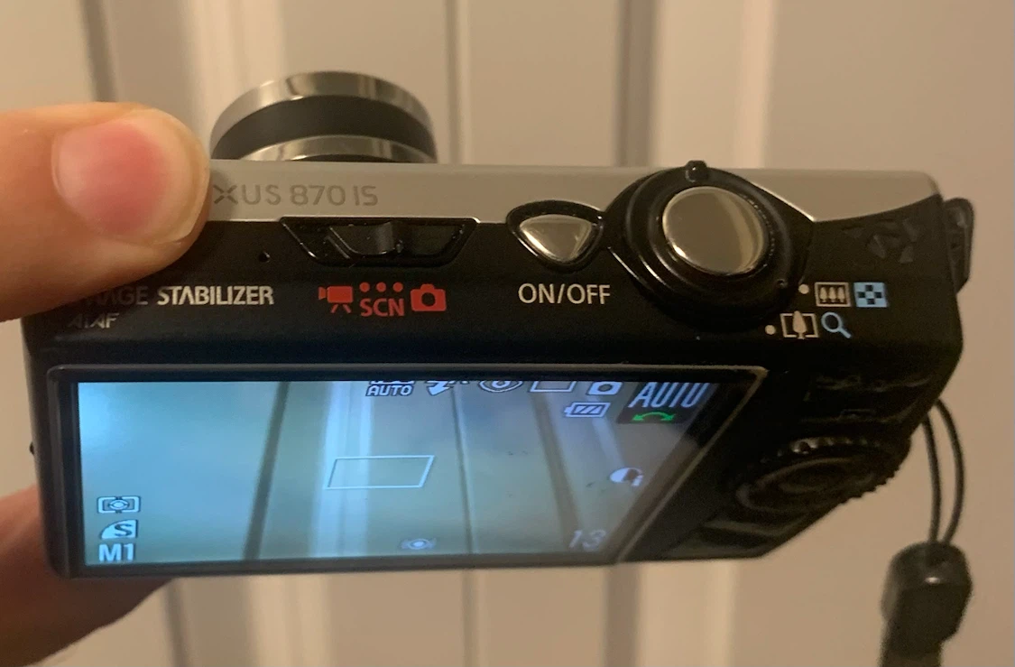 Canon IXUS 870 IS Digital Camera - photo 2