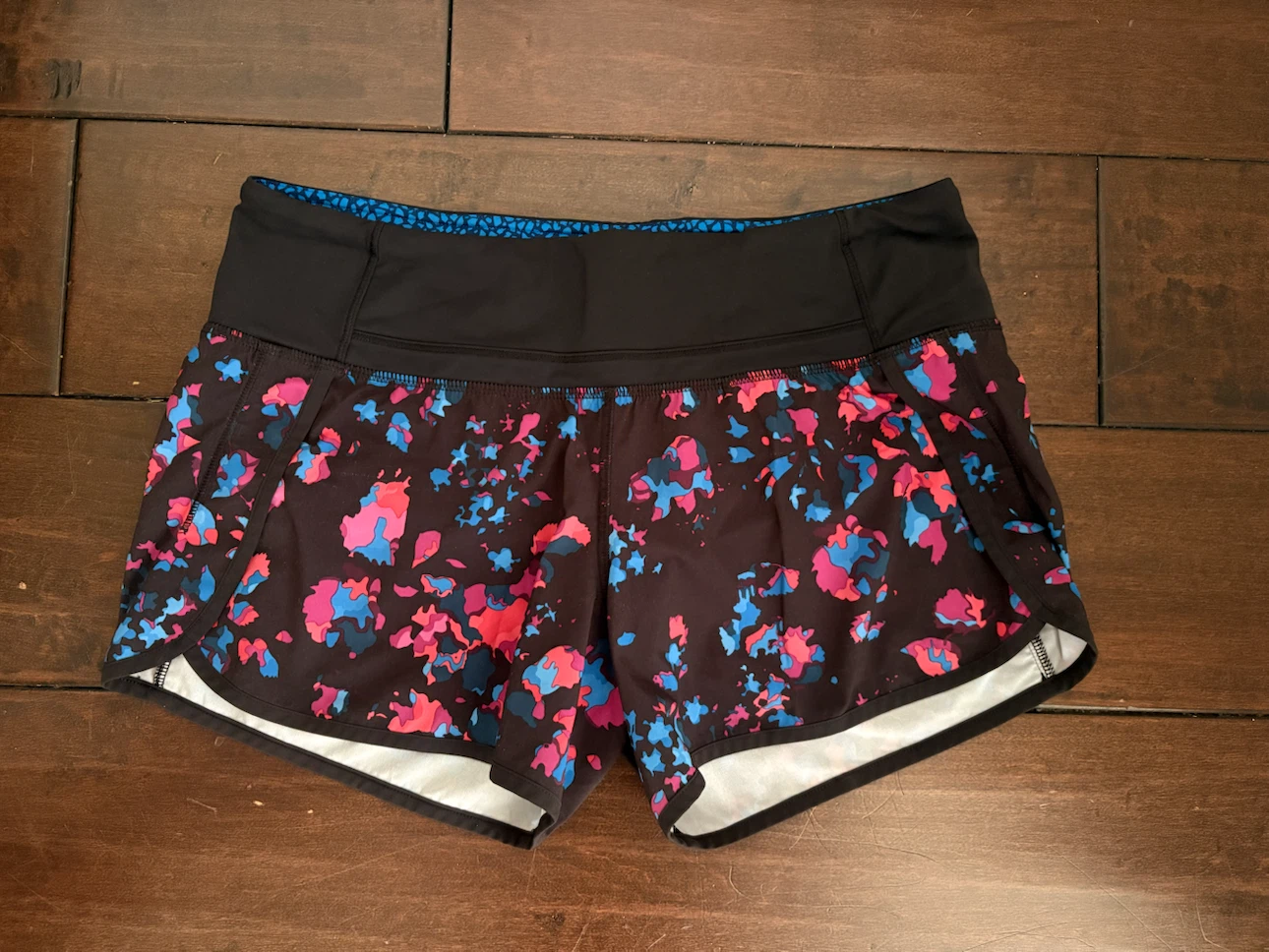 Lululemon Shorts - Multiple Styles size 6