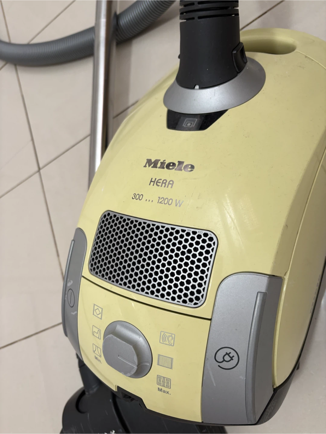 Miele HERA Canister Vacuum Cleaner - photo 3