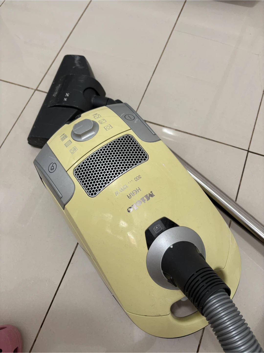 Miele HERA Canister Vacuum Cleaner - photo 4