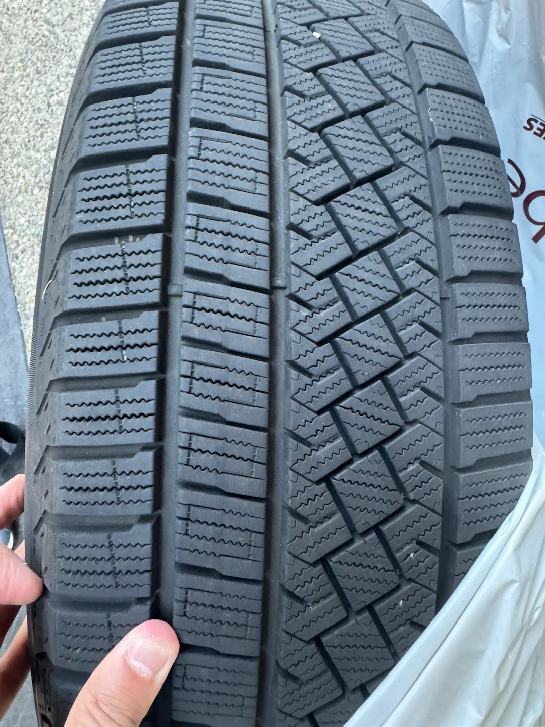 4 PIRELLI Ice Zero Asimmetrico tires -225/60 R18