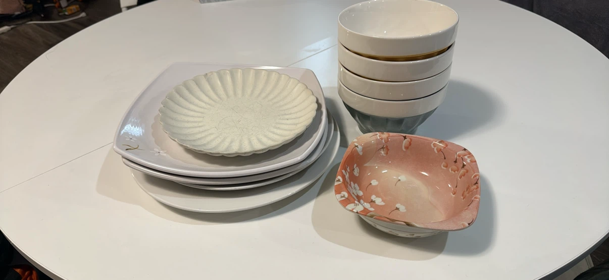 Free plates and bowls