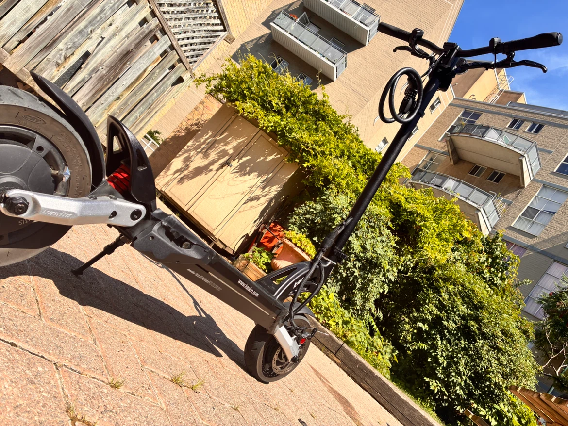 Kaabo Mantis Electric Scooter (DUAL 1000 WATTS PEAK 3400watts - photo 2