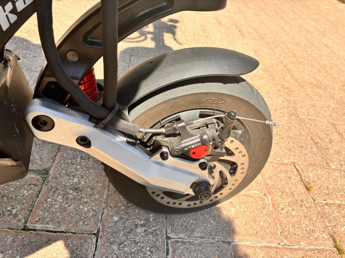 Kaabo Mantis Electric Scooter (DUAL 1000 WATTS PEAK 3400watts - photo 4