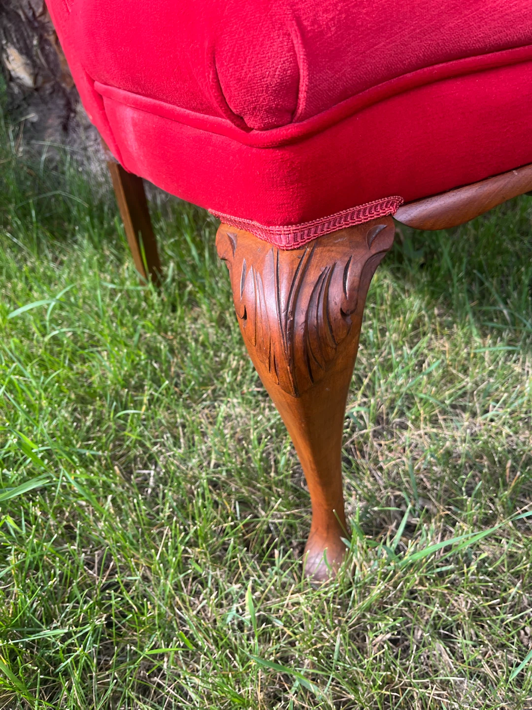 Red Velvet Accent Chair with Carved Legs - photo 5
