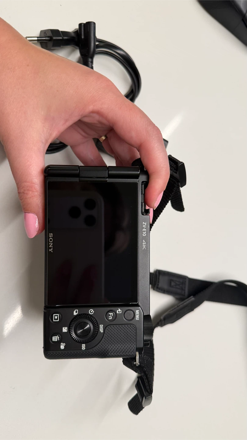 Sony ZV-E10 Mirrorless Camera + 16–50mm Lens + Camera Bag - photo 3